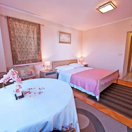 Apartmán Rose Apartment - Sea View - No 4 *